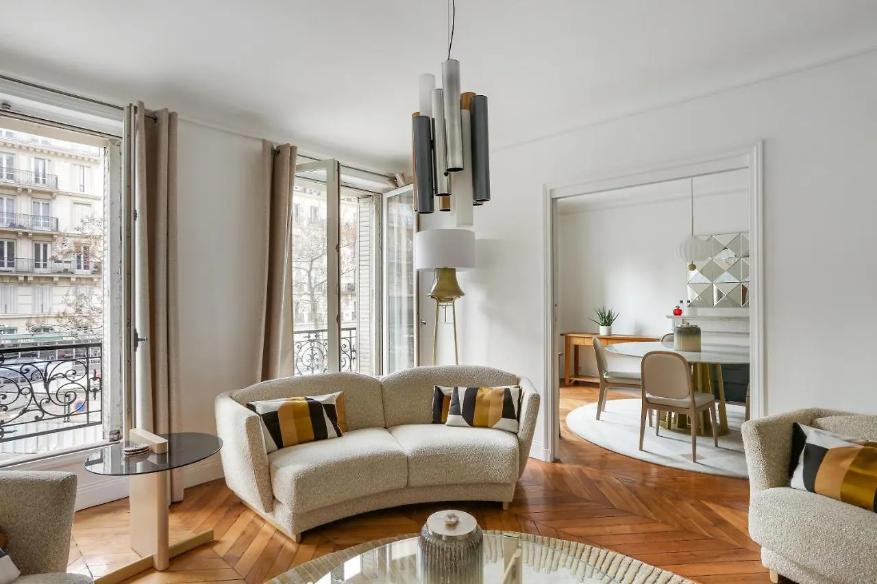 2 Bedroom Luxurious Apartment Next To Arc De Triumphe Paris