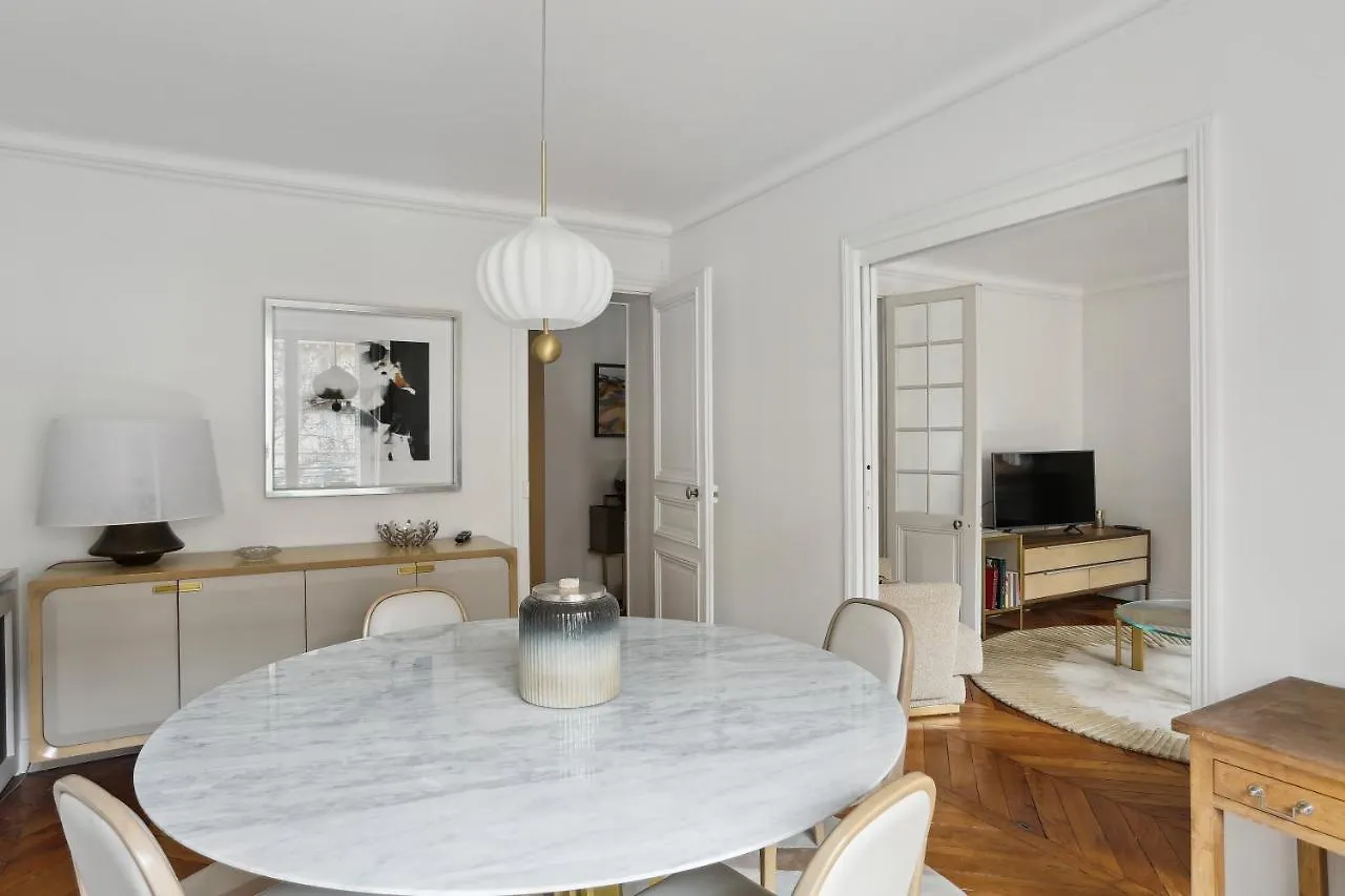2 Bedroom Luxurious Apartment Next To Arc De Triumphe Paris