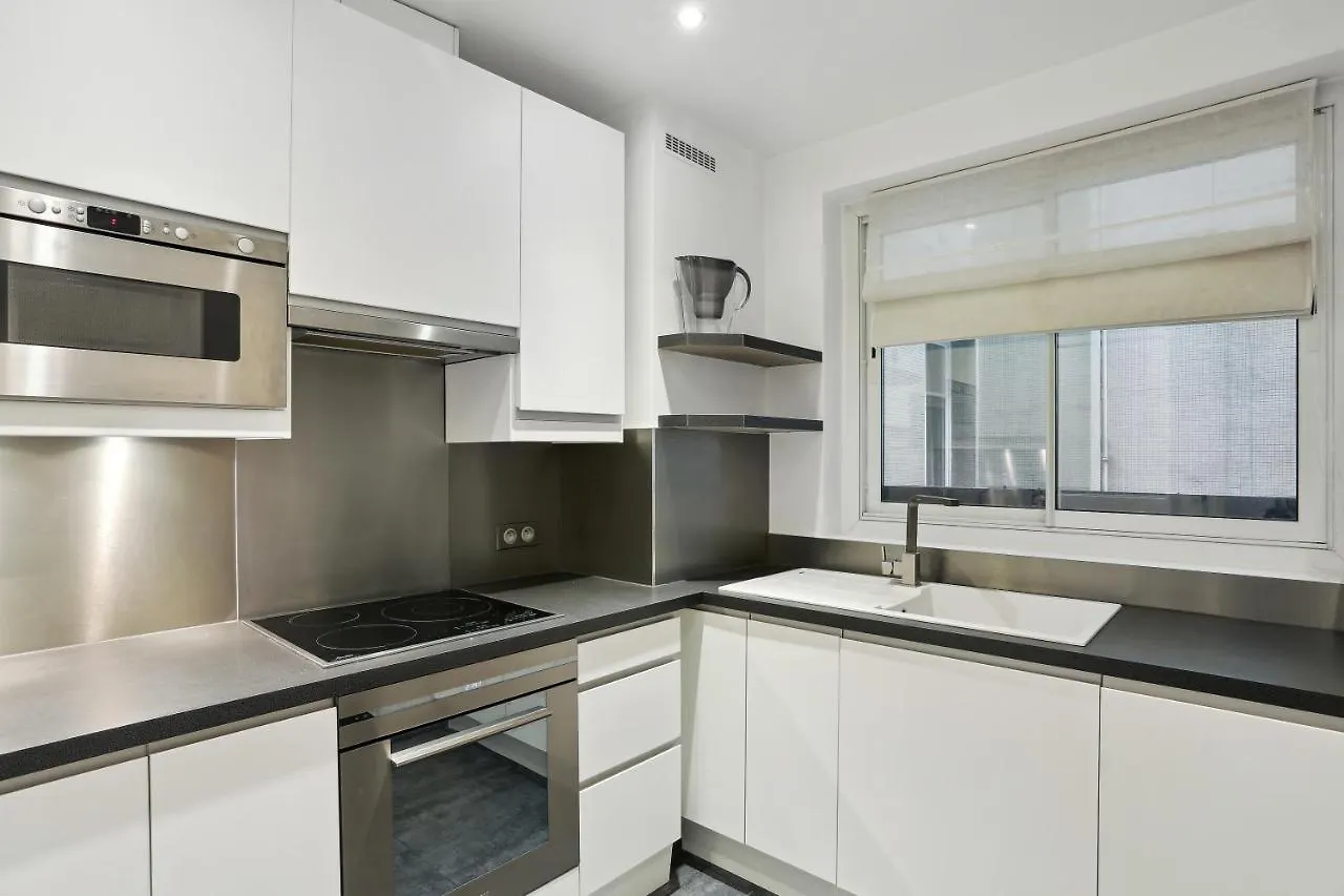 2 Bedroom Luxurious Apartment Next To Arc De Triumphe Paris Frankreich